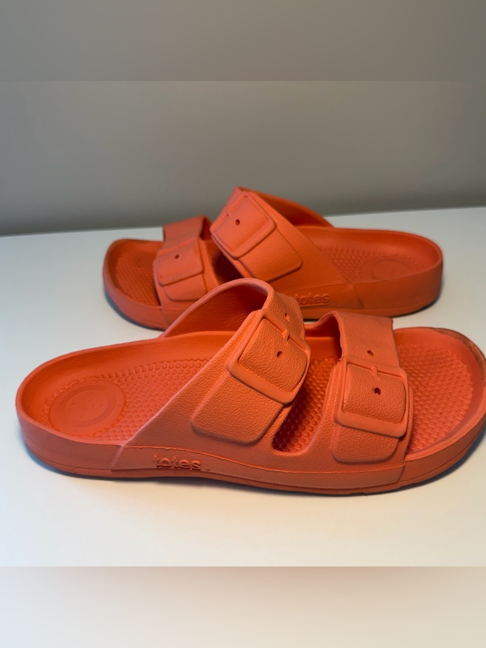 Totes Everywear‎ orange slip on double buckle slide sandals women’s 7